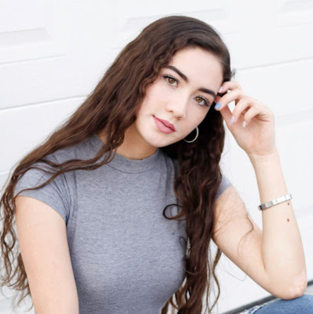 Meet your Posher, Valeria